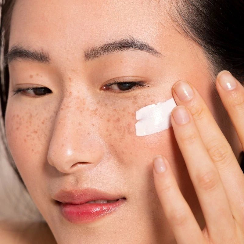 SPF 50 Ansigtssolcreme med C-vitamin - NIMO SKIN