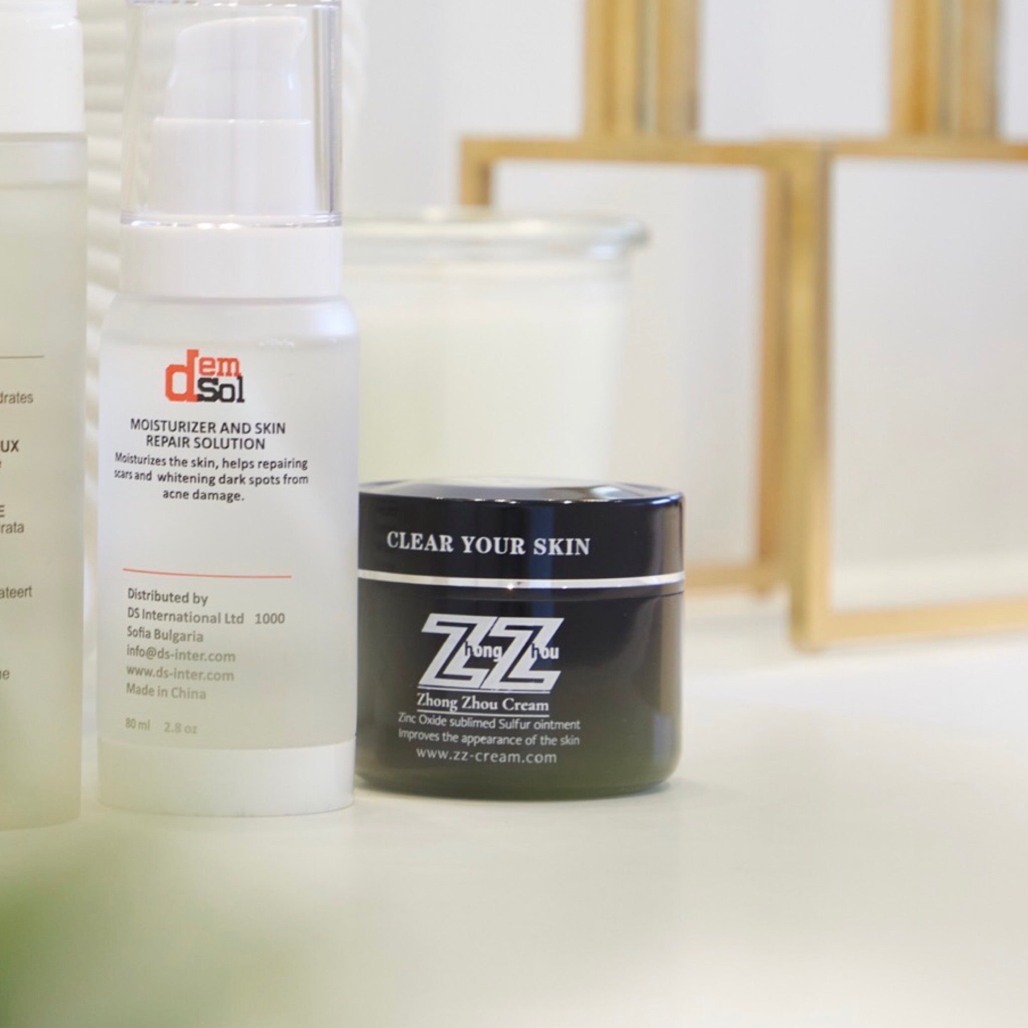 Billede af ZZ-Cremen fra NIMO SKIN i miljø. Bruges mod rosacea, akne, perioral dermatitis og generelt rødme